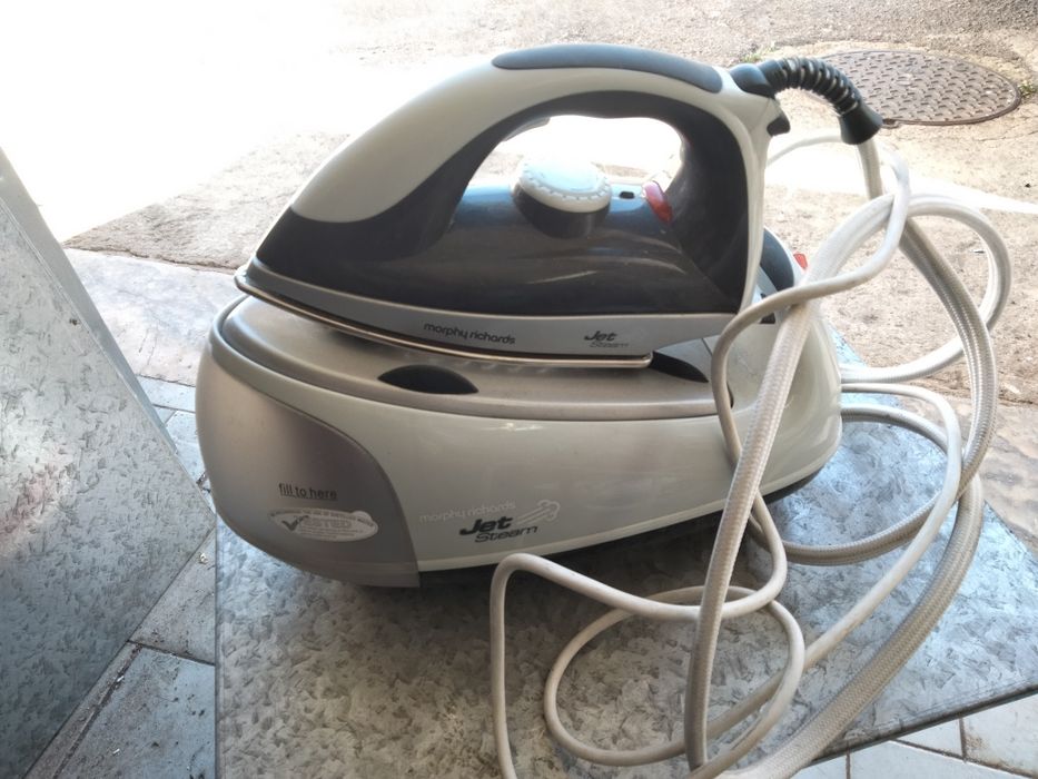 Ferro de engomar com caldeira