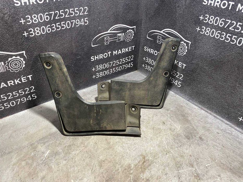 Бризговик передній правий лівий Hyundai Sonata LF 86831C1000 86832C100