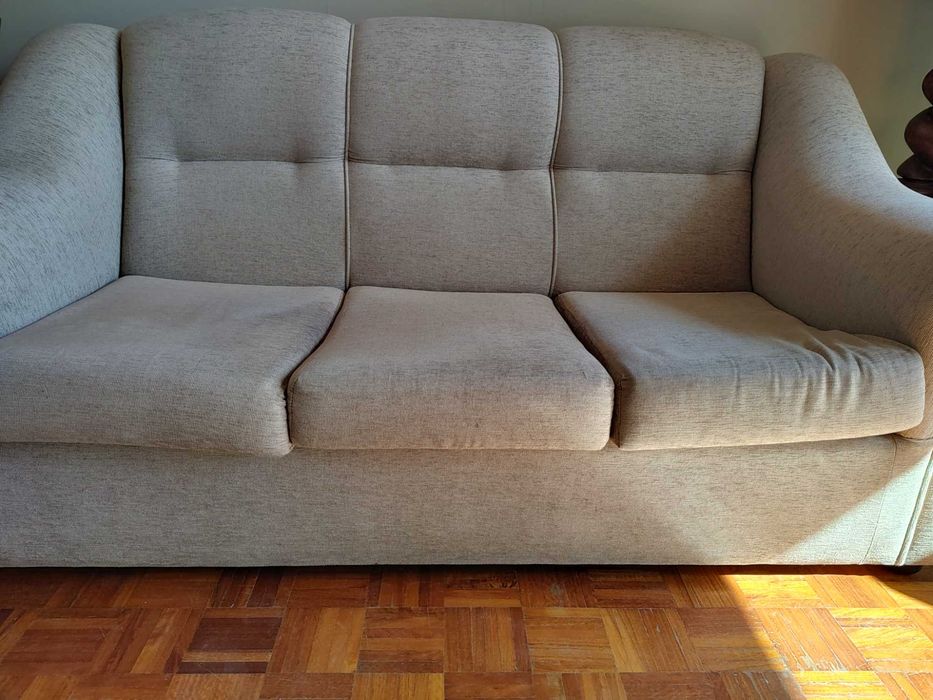 Sofá-cama 3 lugares em bom estado beige