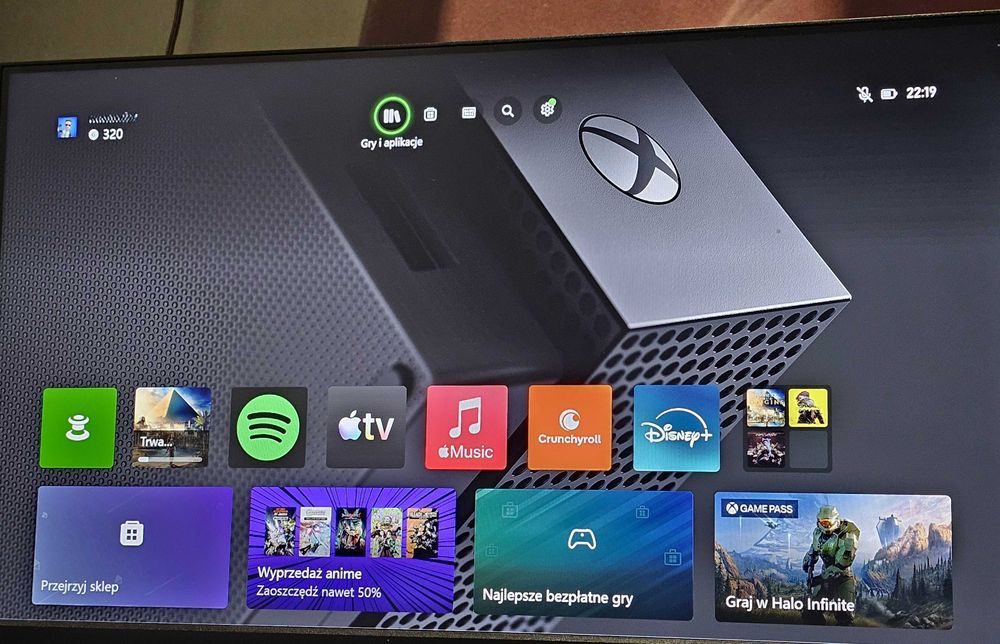 Xbox One X 1TB + akcesoria