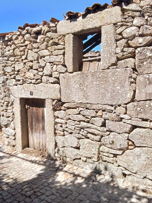 Casa antiga para reconstruir boa localização