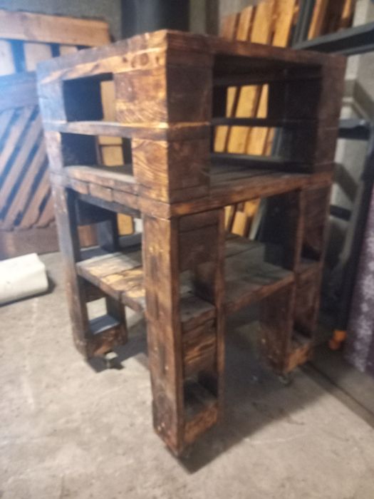 Тумба-стіл дерев'яна на колесах