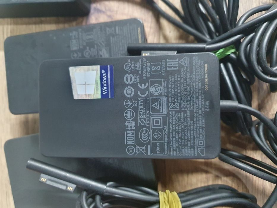 Зарядка зарядное блок живлення Microsoft surface model 1800 оригінал