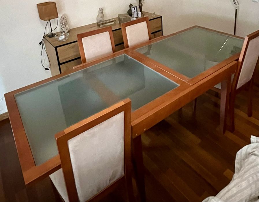 Mesa de Jantar Extensível em Cerejeira (110cm a 220cm)