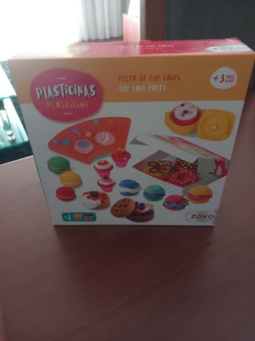 Caixa com Plasticina e acessórios 3+ Anos