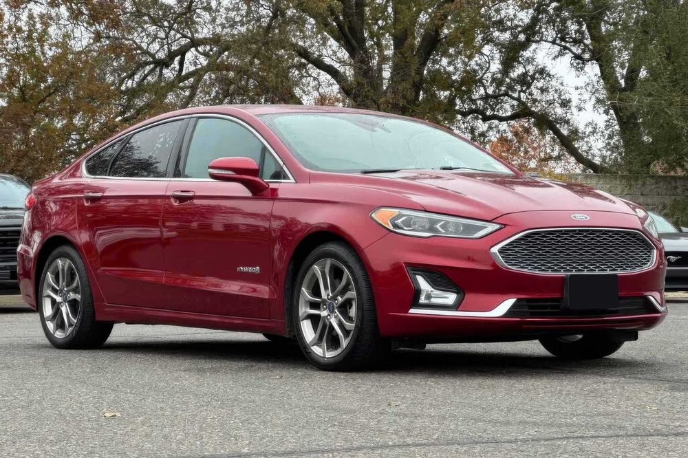 Ford Fusion Hybrid Titanium      2019