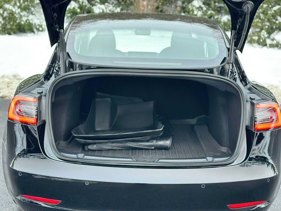 Tesla Model 3 Long Range      2022