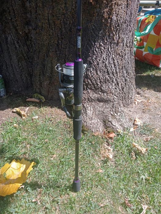 Cana de pesca de três partes com carrinho