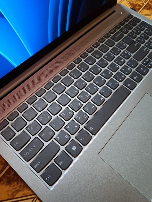 Lenovo ideapad Slim 5 16IAH8
