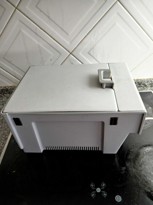 Fritadeira elétrica perfeitamente funcional.