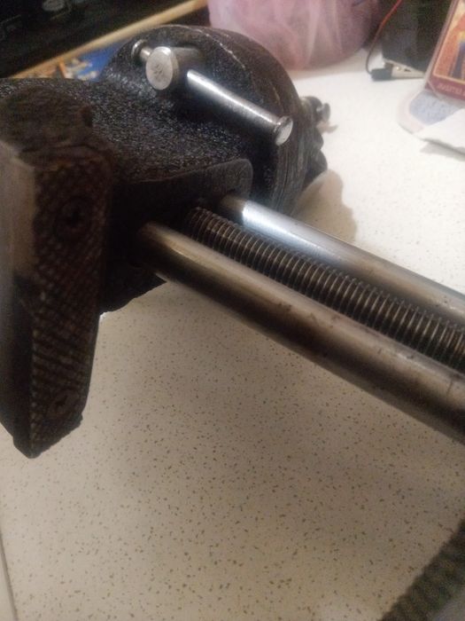 Тиски настольные СССР, чуть бу.