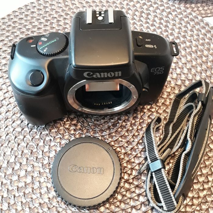 Aparat fotograficzny CANON  EOS750