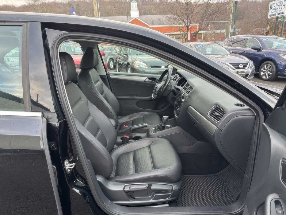 Volkswagen Jetta Sport      2016