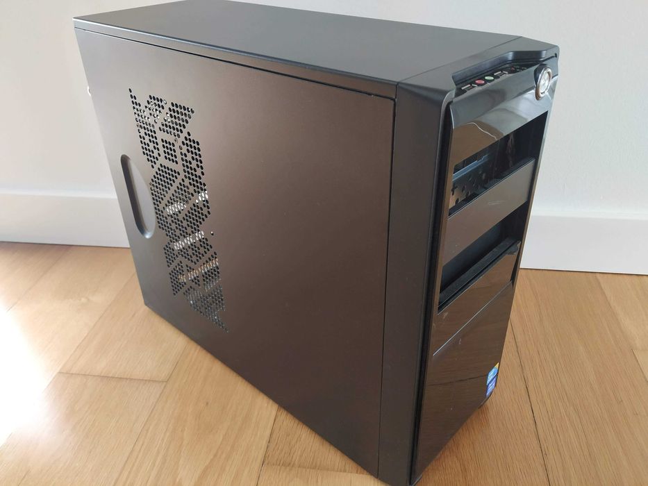 Motherboards, CPUs, RAM 16GB, GPU 8800 GT e muitos extras — vale +400€