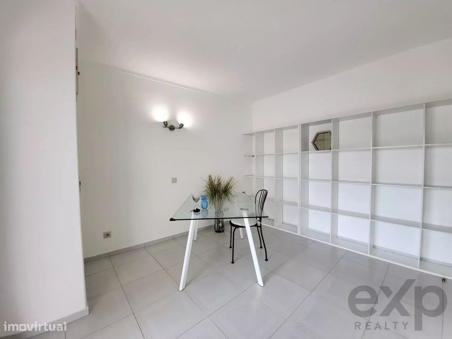 Excepcional T2  no último andar com um amplo terraço. Centro histórico