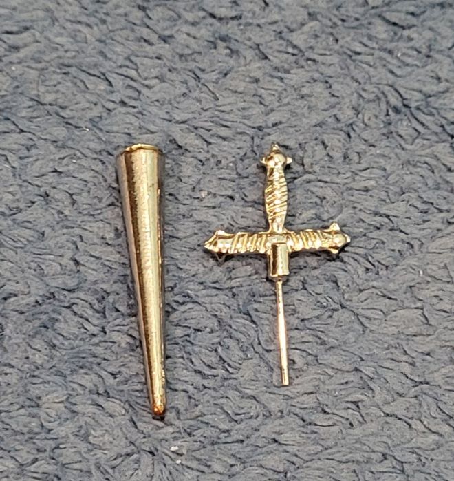 Brinco de Forma de Espada