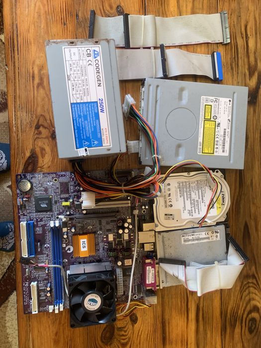 Продам запчастини до компʼютера