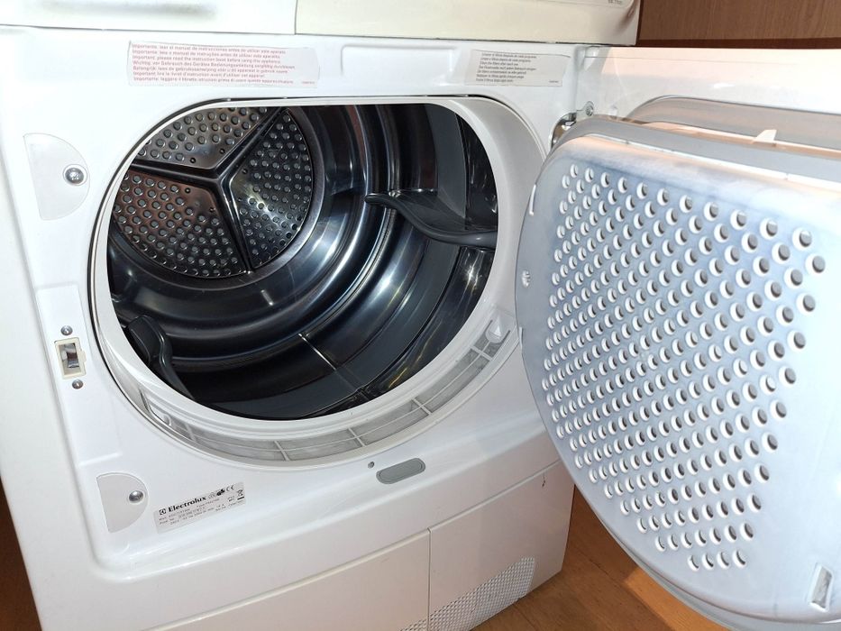Máquina de secar roupa, funcional, mas com avaria
