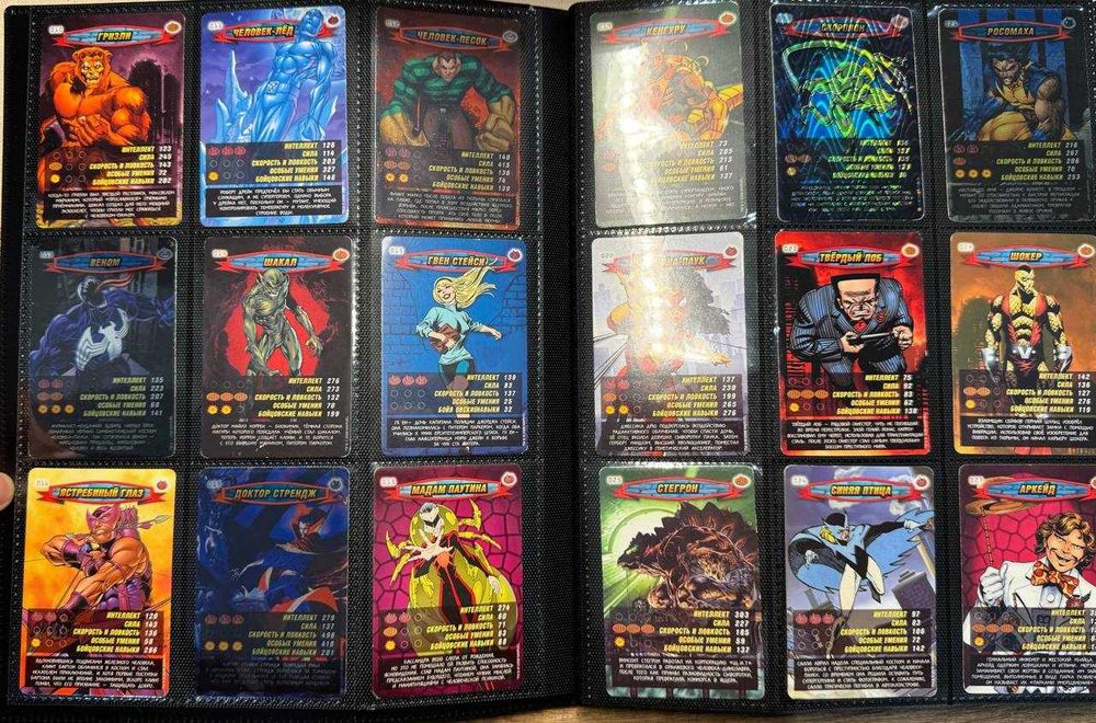 Коллекция карточек Человек-Паук Герои и Злодеи в альбоме
