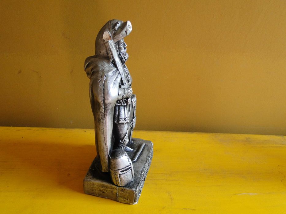 Zabytkowe figurki kolekcjonerskie