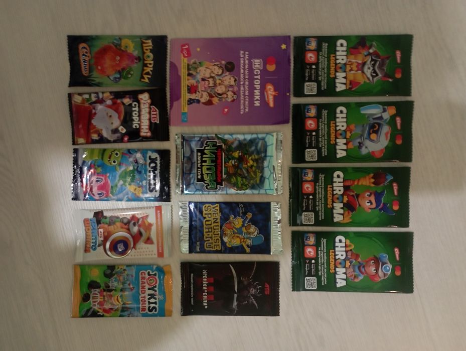 Запечатанные пакетики panini, topps 90 штук