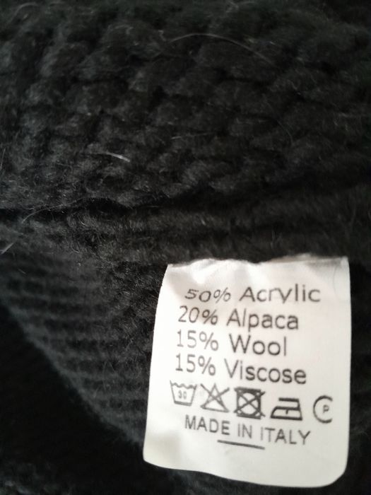 Продається фірмовий светр