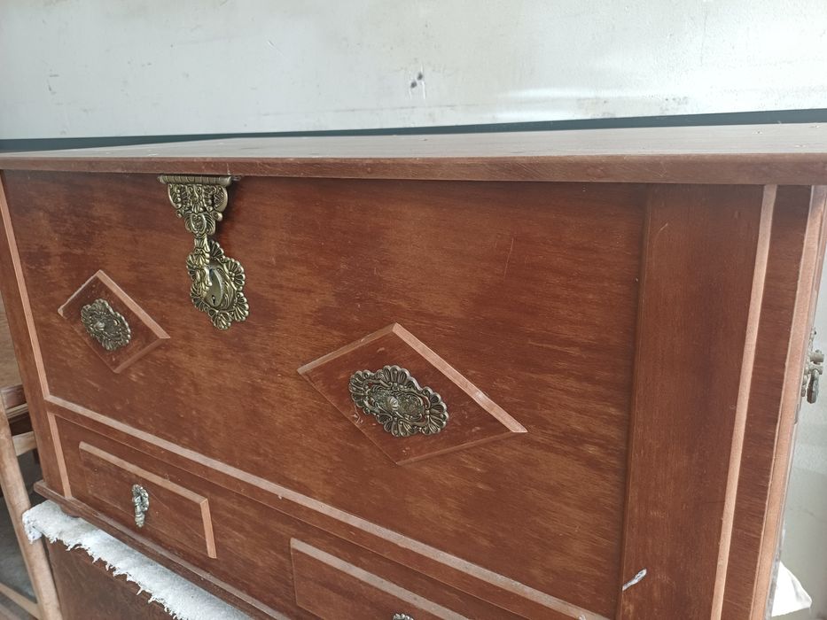 Arca/Baú em madeira para arrumação