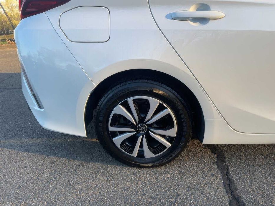 Toyota Prius Prime      2019