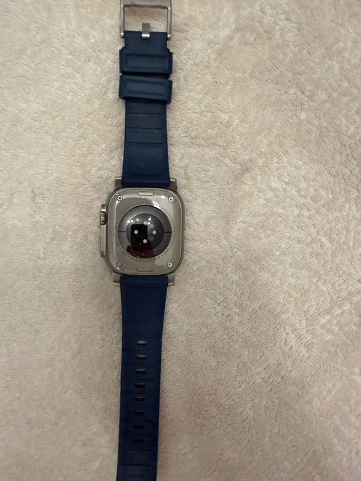Apple Watch Ultra 2 z dodatkowym paskiem