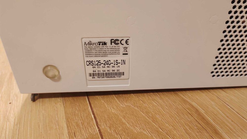 Комутатор MikroTik CRS125-24G-1S-IN