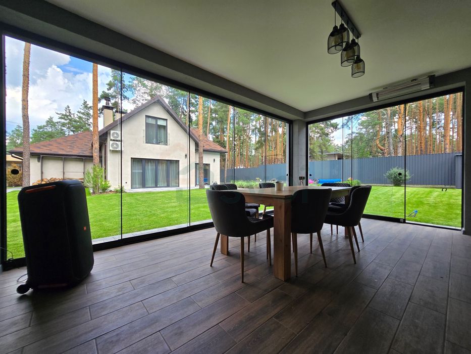 Ліс, тиша, басейн, баня, камін — все, що треба для життя. Лісова Буча