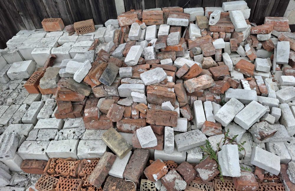 Cegła biała, cegła czerwona, bloczki silikatowe, kratówki