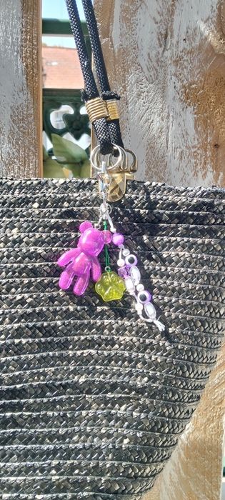 Bag charm artesanal urso com a patinha