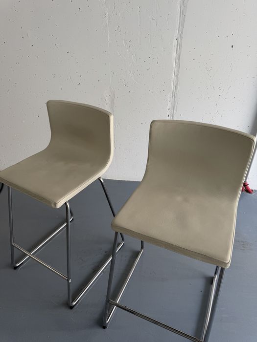 2 Bancos altos ikea bege