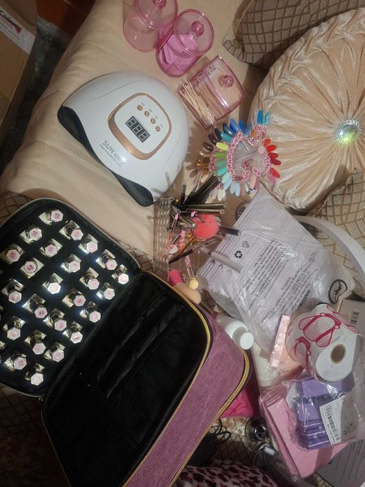 Todo o material de unhas de gel