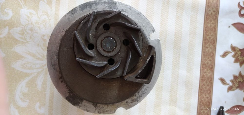 Продам помпу Шевроле Лачетти 1.8 LDA б/у