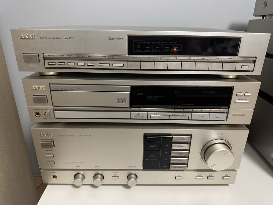 Wieża Akai kolor szampan