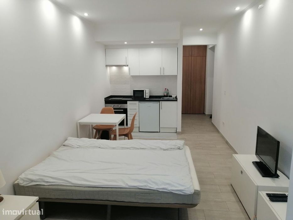 Apartamento T0 pronto a habitar em Amadora