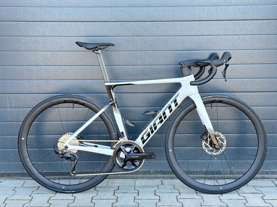 Rower szosowy Giant Propel Advanced 2 2027 S oraz M/L