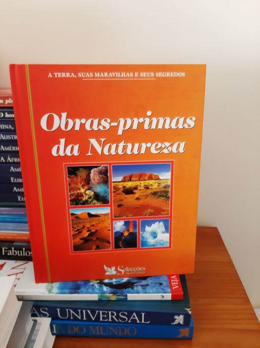 Enciclopédia sobre a terra e o mundo.  Excelente apoio de estudo