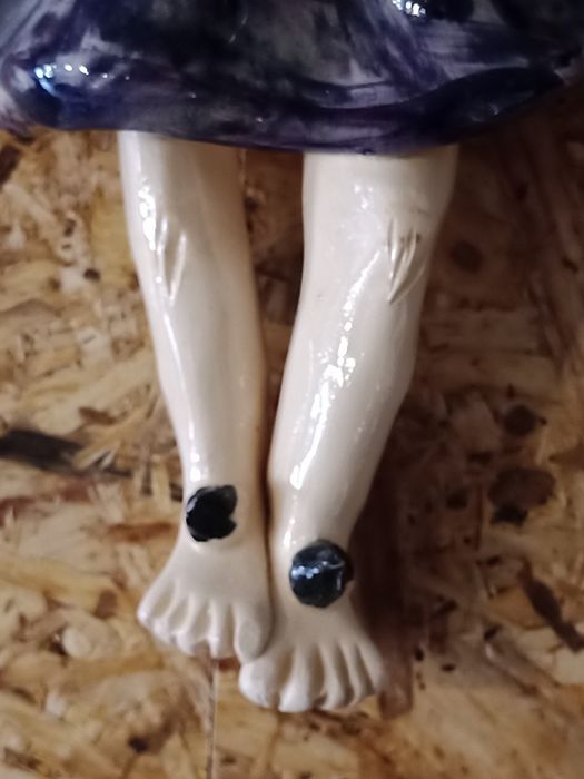 Cristo estilizado da ceramista de Barcelos Conceição Sapateiro