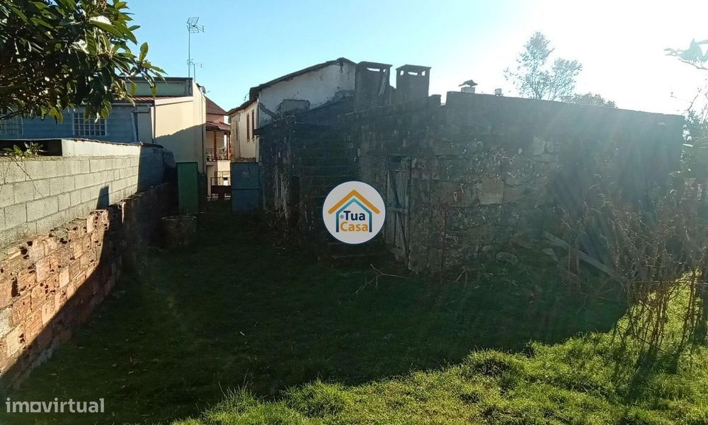 Moradia T4 para Reconstrução em Viseu — Campo, Viseu
