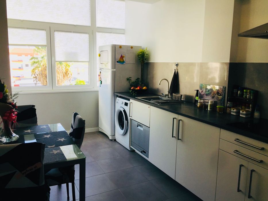 Apartamento T2 espaçoso e luminoso no centro do Barreiro — a 10 minutos a pé do ferry