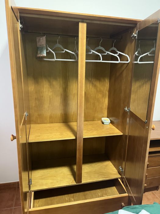 Roupeiro com 2 portas gaveta e espelho