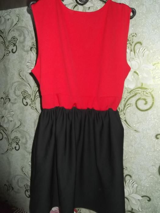 Черно-красное платье