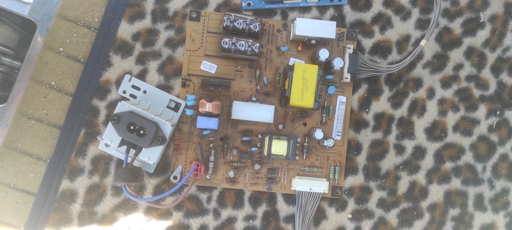 Placa + fonte de alimentação LG 32"