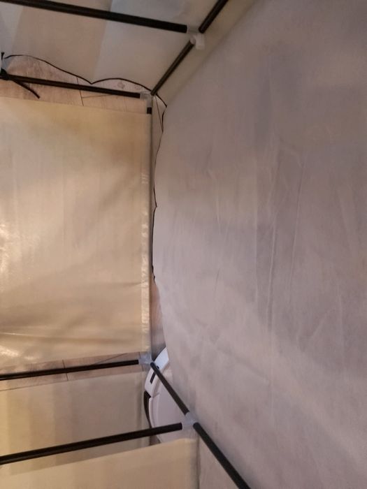 Składana szafa z drążkiem na wieszaki