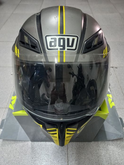 Capacetes  2 usados AGV e LC2