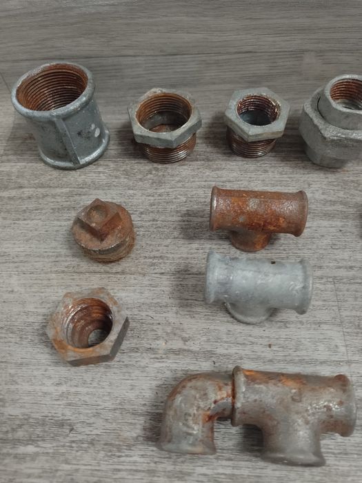 Sprzedam części hydrauliczne.