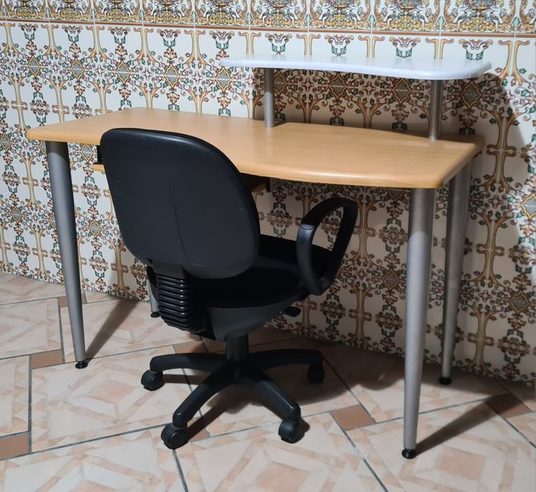 Conjunto de Secretaria e cadeira